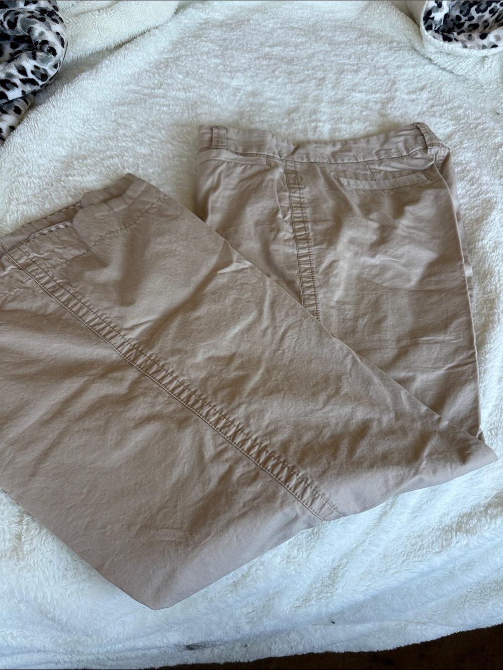 Old Navy womans wide leg Pants in Beige-Tan
